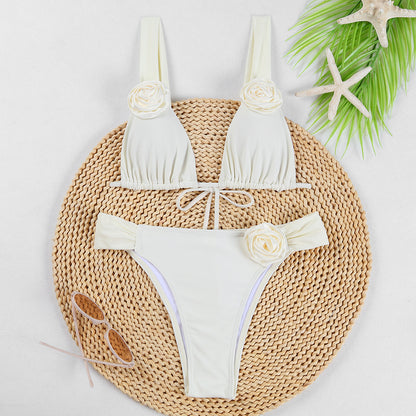 Bikini triangle femme avec des accents floraux et des bretelles réglables Chic und Stil