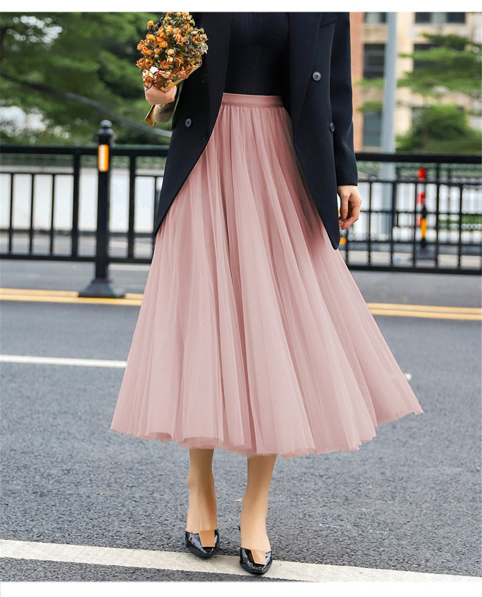 Elegant tulle skirt for women with a flared cut and an elastic waistband Chic und Stil