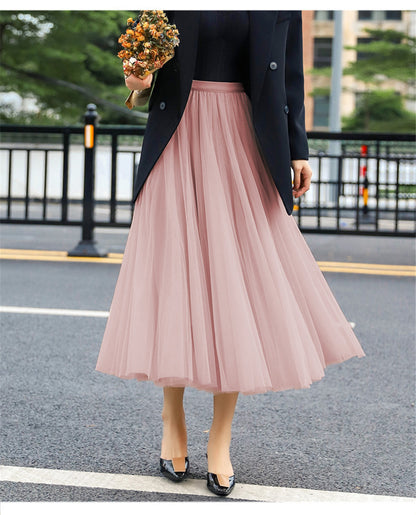 Elegant tulle skirt for women with a flared cut and an elastic waistband Chic und Stil