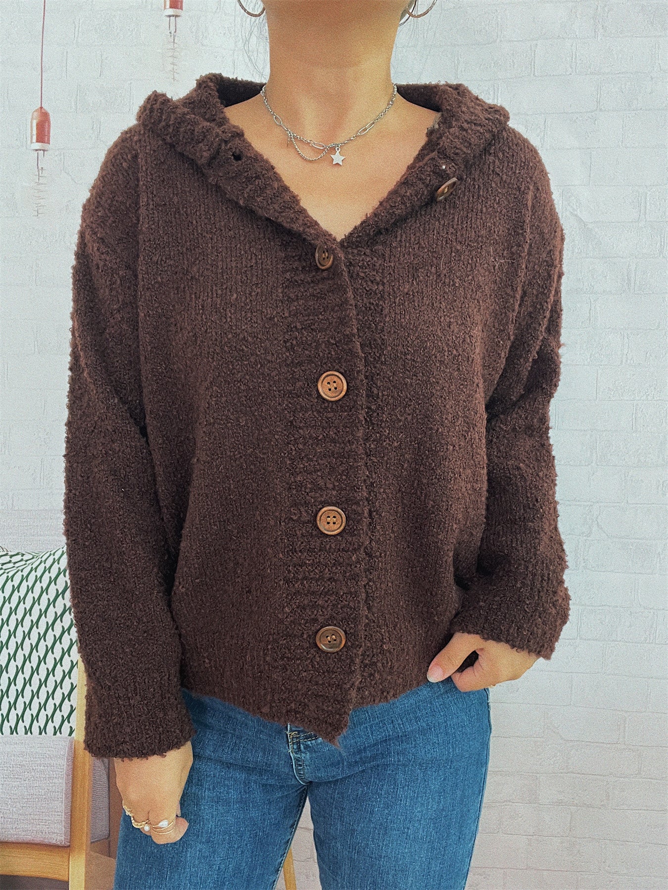 Dames cardigan en tricot douillet avec capuche et détails en bouton Chic und Stil