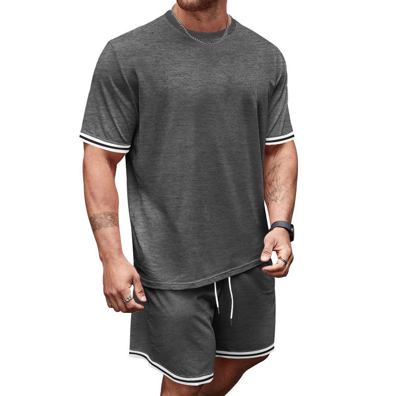 Ensemble de t-shirt sportif pour hommes et shorts avec tissu respirant et détails contrastés Chic und Stil