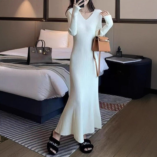 Robe maxi tricot femme avec décolleté en V et fine structure côtelée Chic und Stil