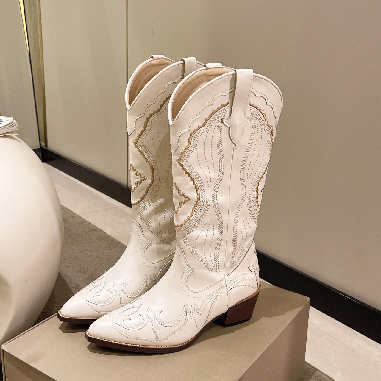 Bottes de cowboy pour femmes au design élégant avec ornement délicat Chic und Stil