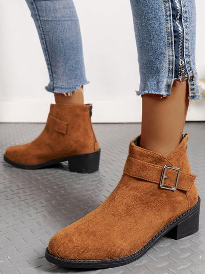 Bottines pour femmes avec un détail de boucle à la mode et un talon carré confortable Chic und Stil