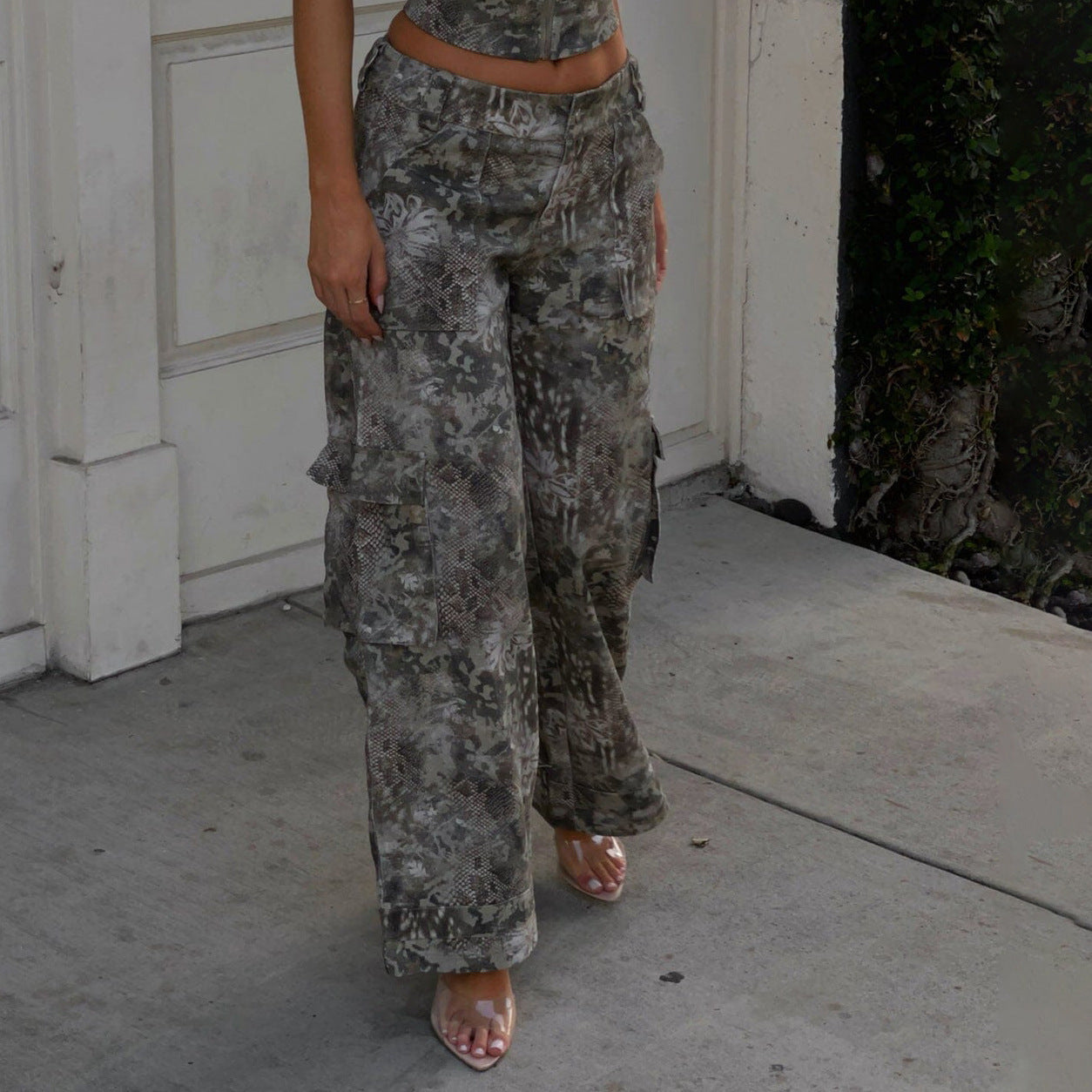 Women’s cargo pants with a stylish snake print Chic and Style