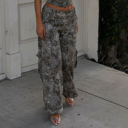 Women’s cargo pants with a stylish snake print Chic and Style