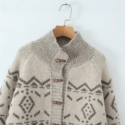 Dames pull-over en tricot douillet avec col monté et boutons décoratifs Chic und Stil