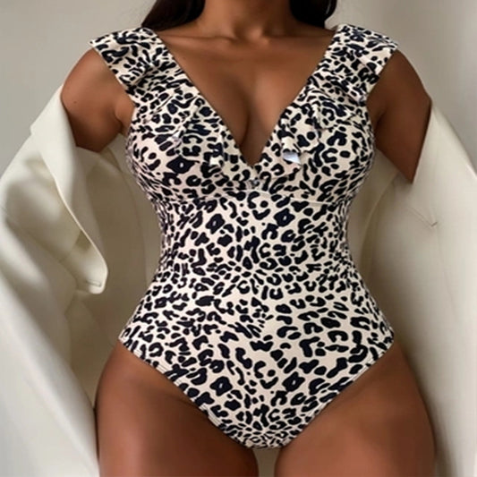 Maillot de bain une pièce élégant pour femmes avec décolleté en V profond et volants Chic und Stil