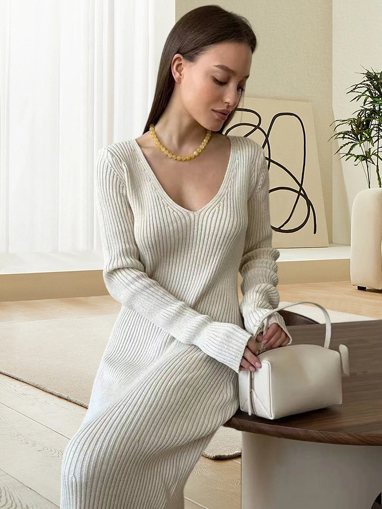 Robe en tricot à manches longues pour femmes avec décolleté en V plongeant et silhouette près du corps Chic und Stil