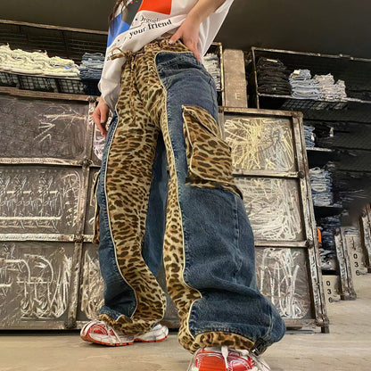 Dames cargo jeans en imprimé animal tendance avec coupe pratique Chic und Stil
