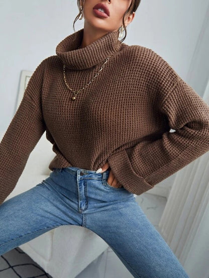 Pull en tricot pour femmes avec col haut et surface texturée Chic und Stil