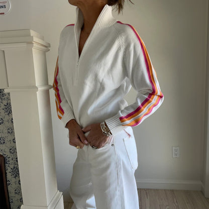 Pull à zip sportif pour femmes avec des rayures colorées Chic und Stil