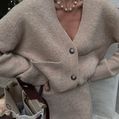 Dames élégant ensemble en tricot avec cardigan ouvert et jupe assortie Chic und Stil