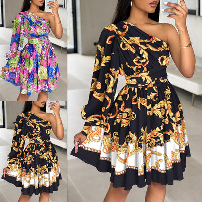 Robe maxi unilatérale pour dames avec un motif floral délicat Chic und Stil