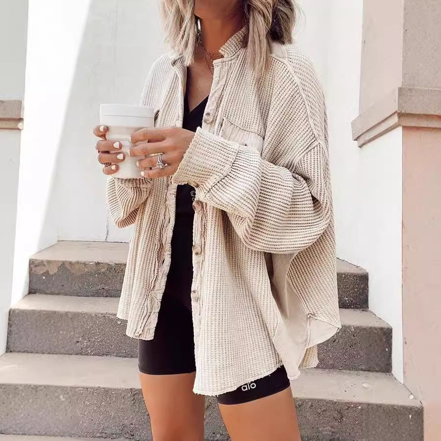 Dame Oversized Waffle-Shirtjacke avec patte de boutonnage et poches pratiques Chic und Stil