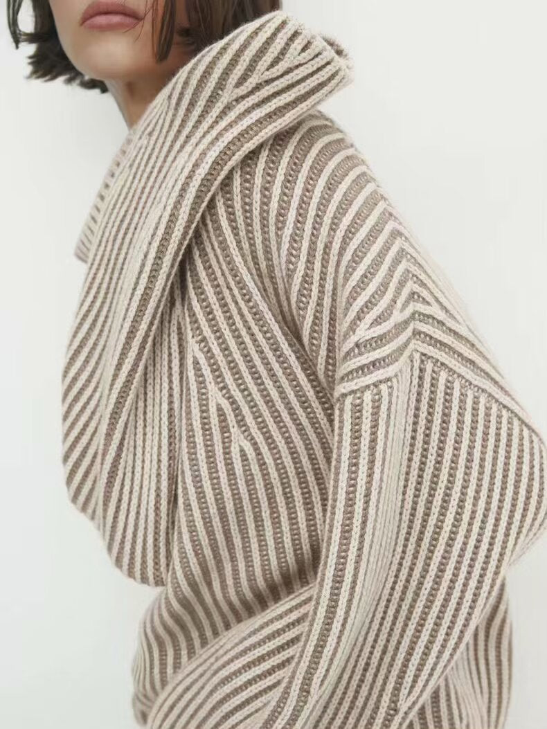 Pull en tricot confortable pour femmes avec col montant et rayures modernes Chic und Stil