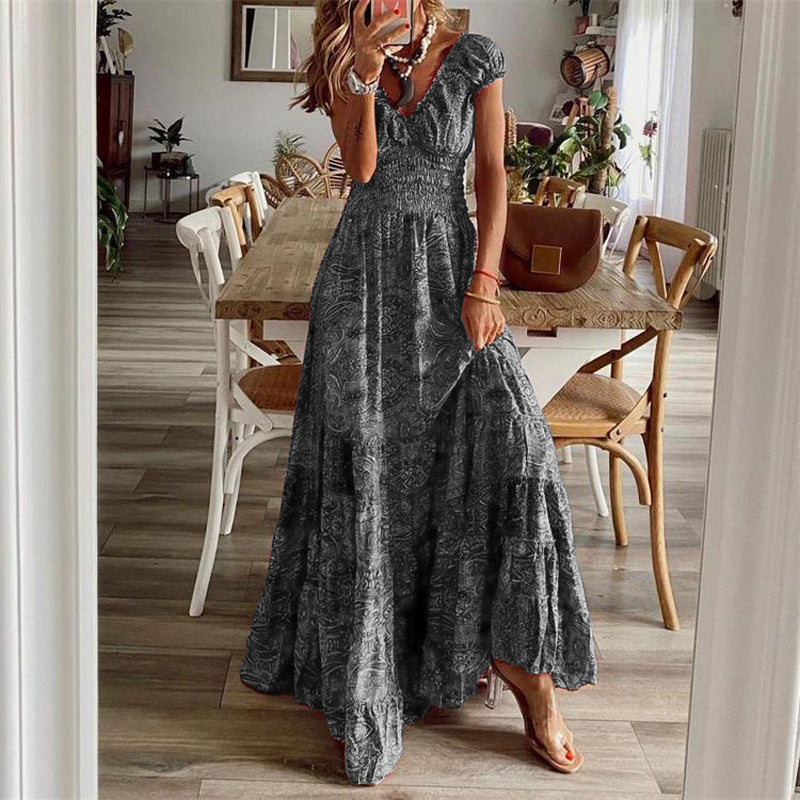 Robe maxi pour femmes avec décolleté en V profond et motif féminin Chic und Stil