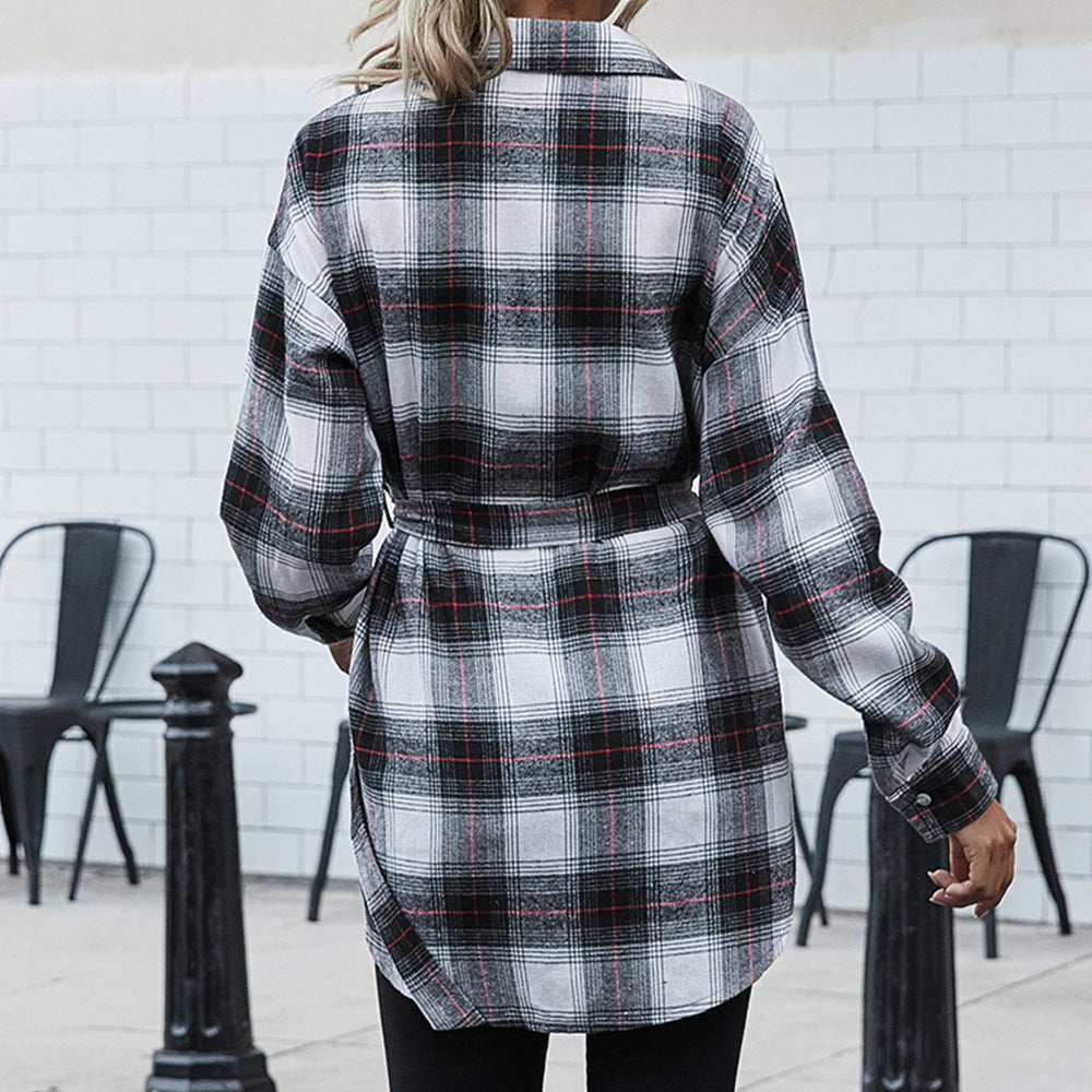 Robe chemise à carreaux pour femmes avec ceinture ajustable et boutonnière Chic und Stil
