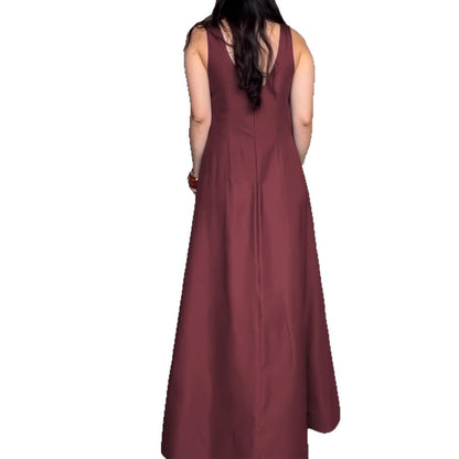 Robe maxi pour femmes avec un élégant décolleté en V et des poches pratiques Chic und Stil