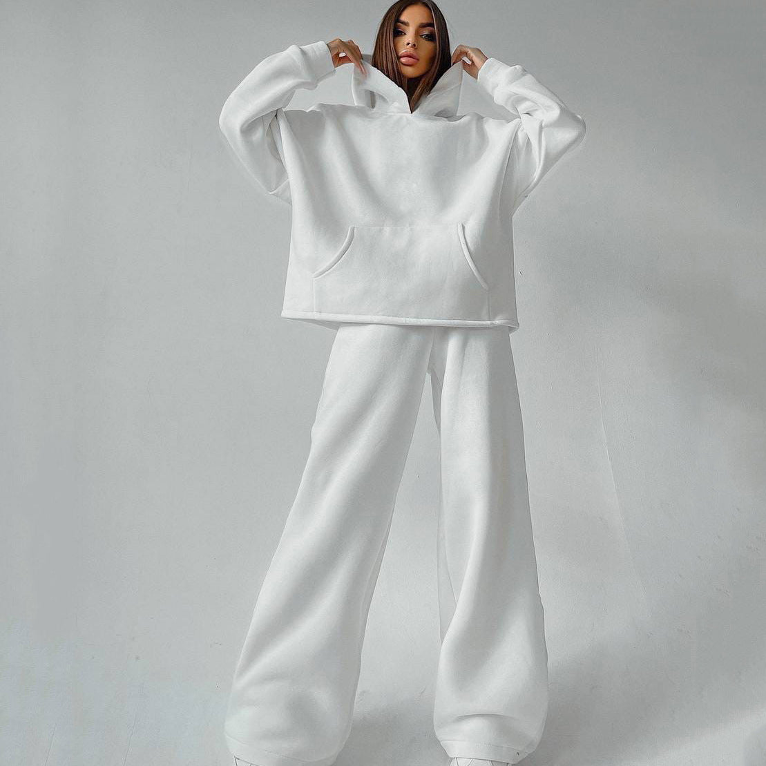 Oversized comfortable hoodie set and loose jogger pants Chic und Stil
