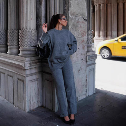 Luxurious knit set for women with oversized sweater and comfortable pants Chic and Style