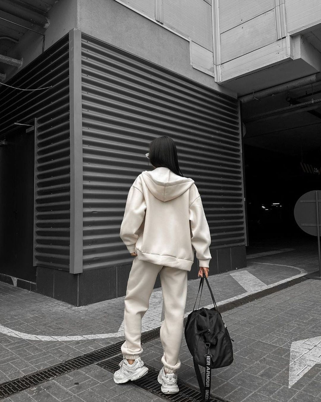 Women's sports set consisting of a hoodie and jogger pants Chic und Stil