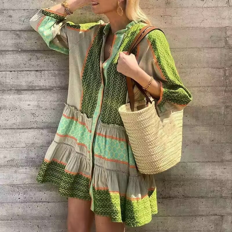 Robe chemise à manches longues pour femmes avec un motif élégant et un ourlet à volants Chic und Stil