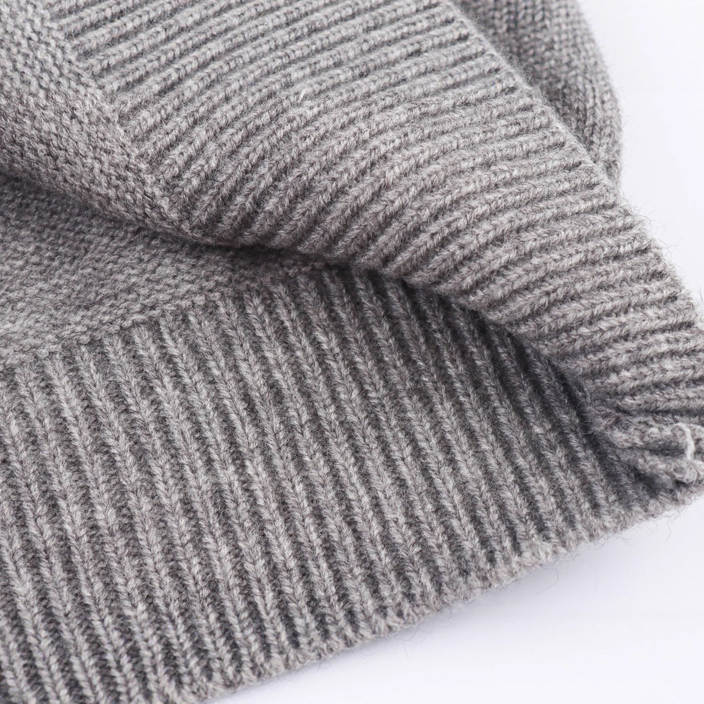 Dames pull-over en tricot douillet avec un élégant décolleté en V et une coupe décorative Chic und Stil