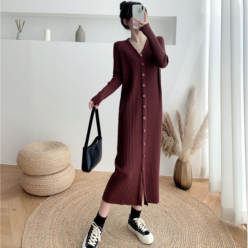 Robe en tricot pour femmes avec décolleté V profond et ceinture cintrée Chic und Stil