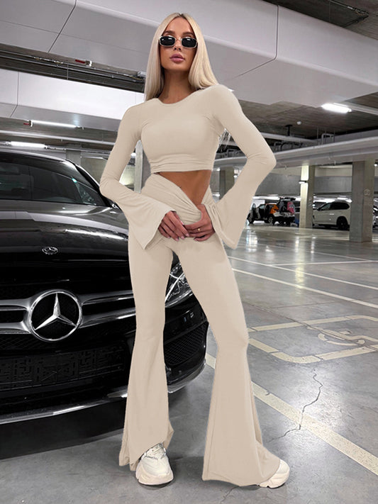 Chic und Stil cropped top with flared sleeves and high-waisted pants