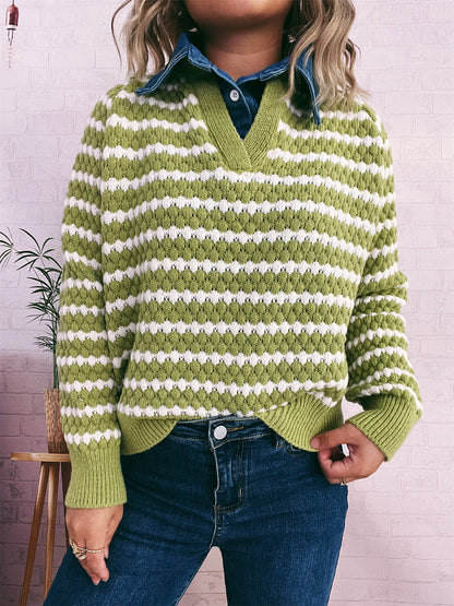 Pull en tricot pour femme avec un décolleté en V profond et un motif rayé marqué Chic und Stil