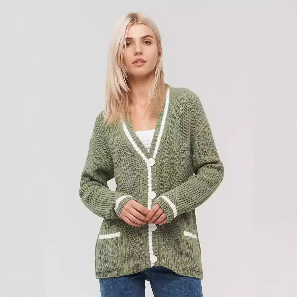 Dames grof gebreide jas met praktische klepzakken en contrasterende details Chic und Stil