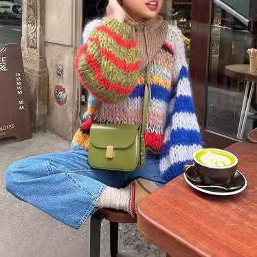 Pull en tricot confortable pour femmes avec des manches évasées et un motif rayé coloré Chic und Stil