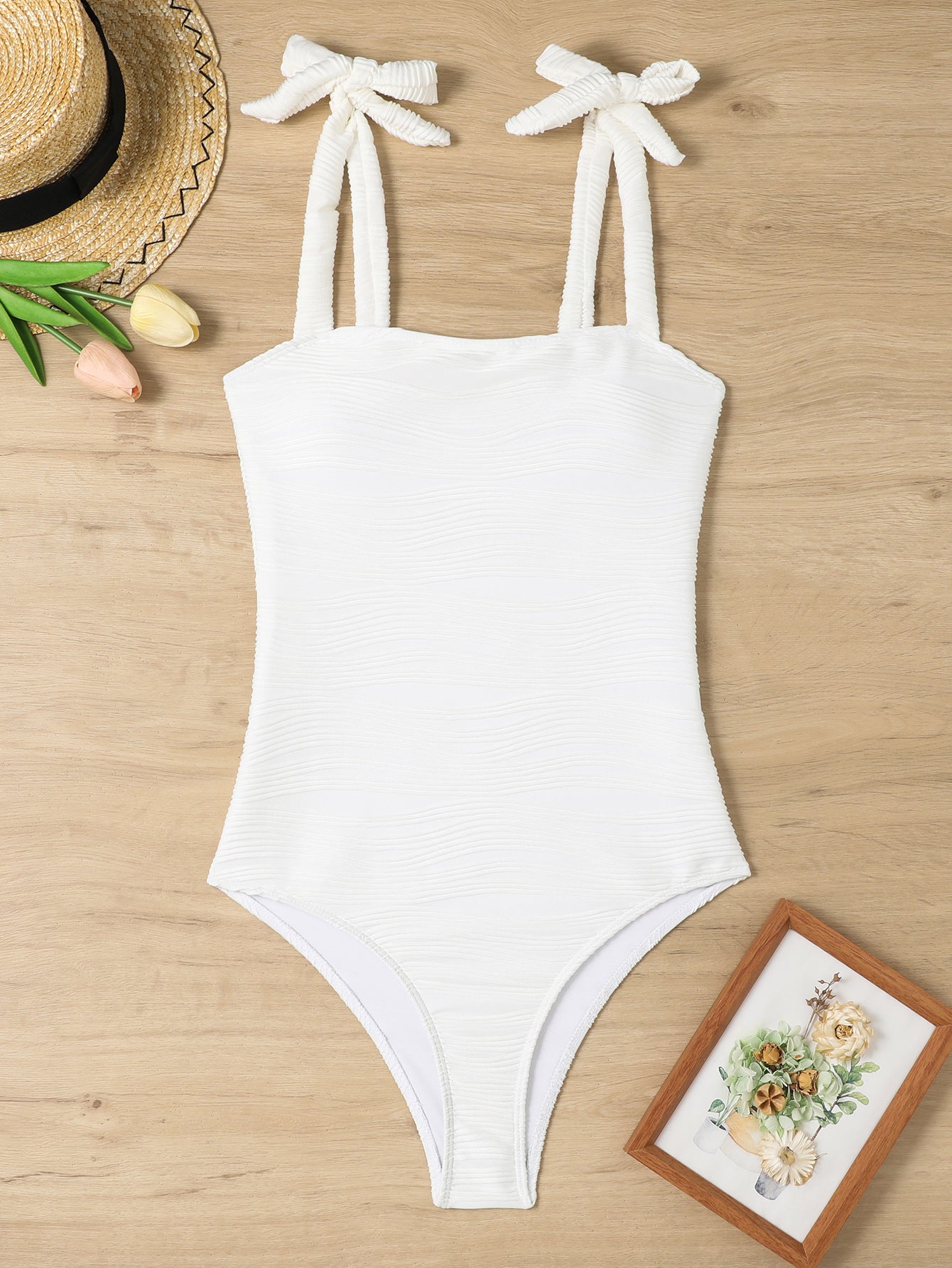 Maillot de bain une pièce pour femmes avec un design de volants tendance et des bretelles réglables Chic und Stil