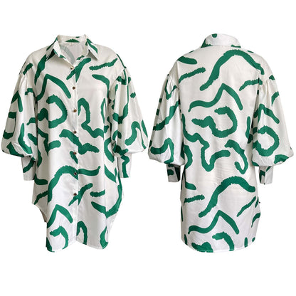 Robe chemise tendance pour femmes avec un motif accrocheur et des manches volantes Chic und Stil