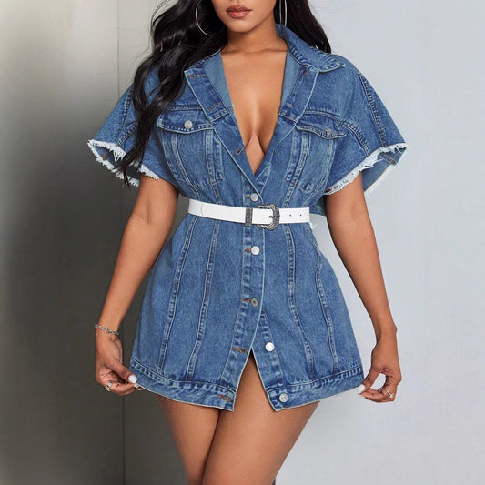 Robe chemise en jean pour women avec une coupe courte et une ceinture décorative Chic und Stil