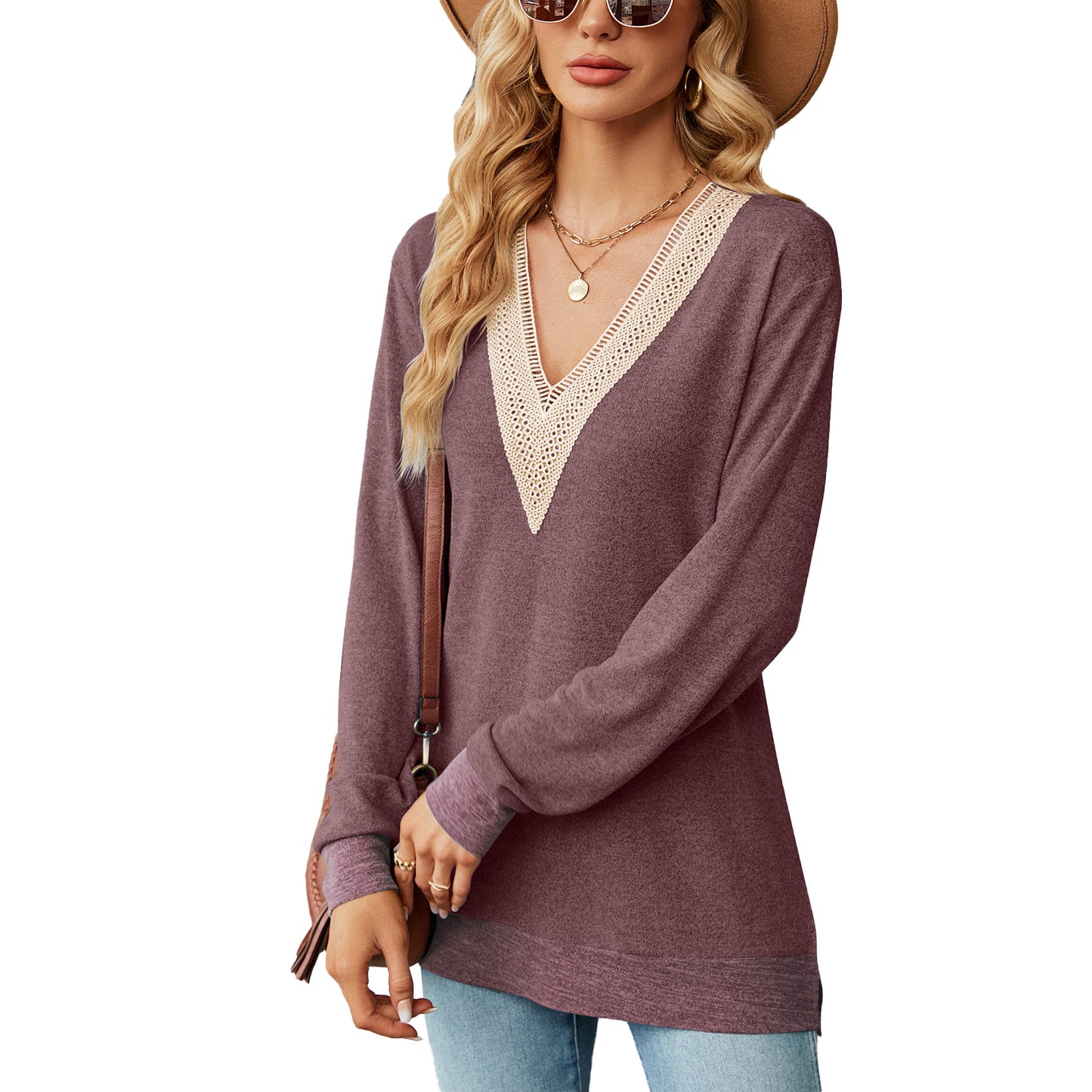 Pull en viscose pour femmes avec un décolleté en V ludique et de délicats accents en crochet Chic und Stil