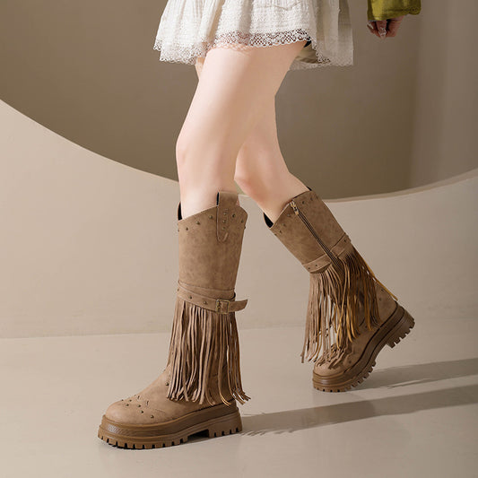 Bottes au-dessus du genou pour femmes avec un design frangé à la mode et un profil robuste Chic und Stil
