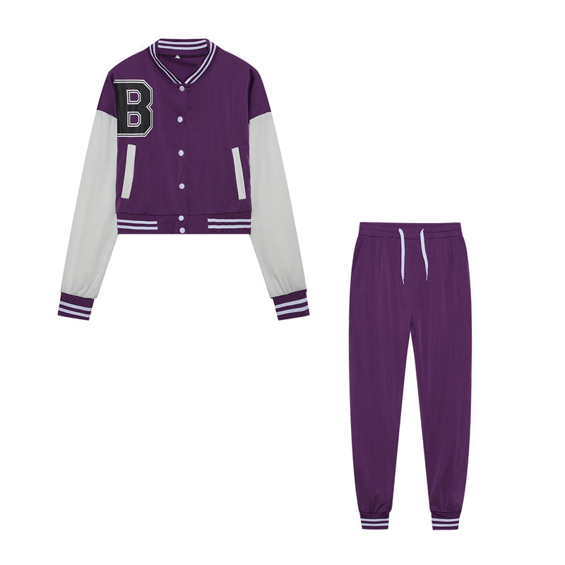 Sporty set for women consisting of a cropped jacket and jogging pants Chic und Stil
