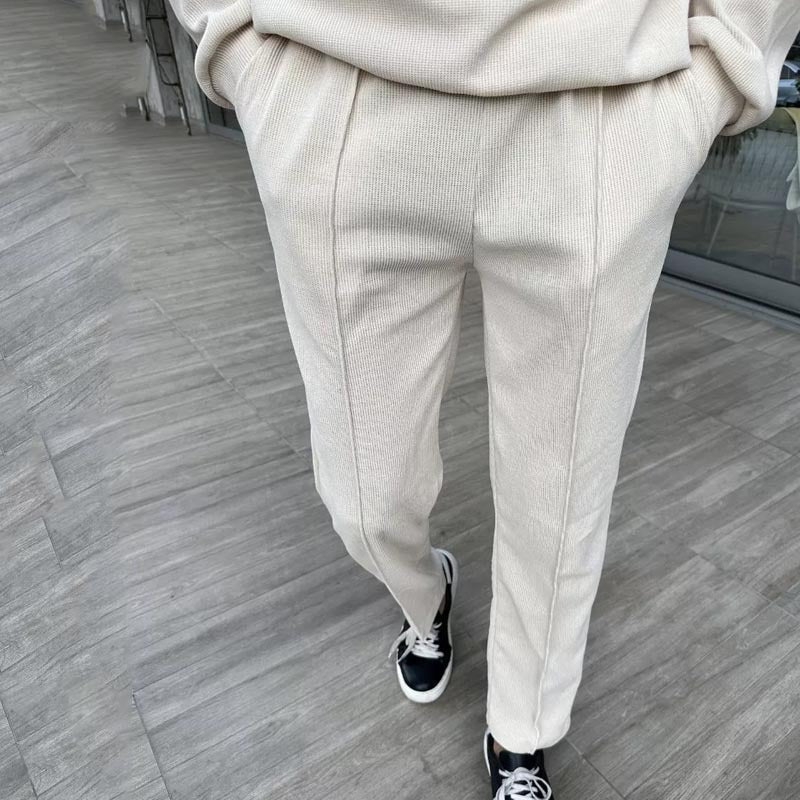 Ensemble de détente pour hommes composé d'un pull de haute qualité avec fermeture éclair et de pantalons de jogging confortables Chic und Stil