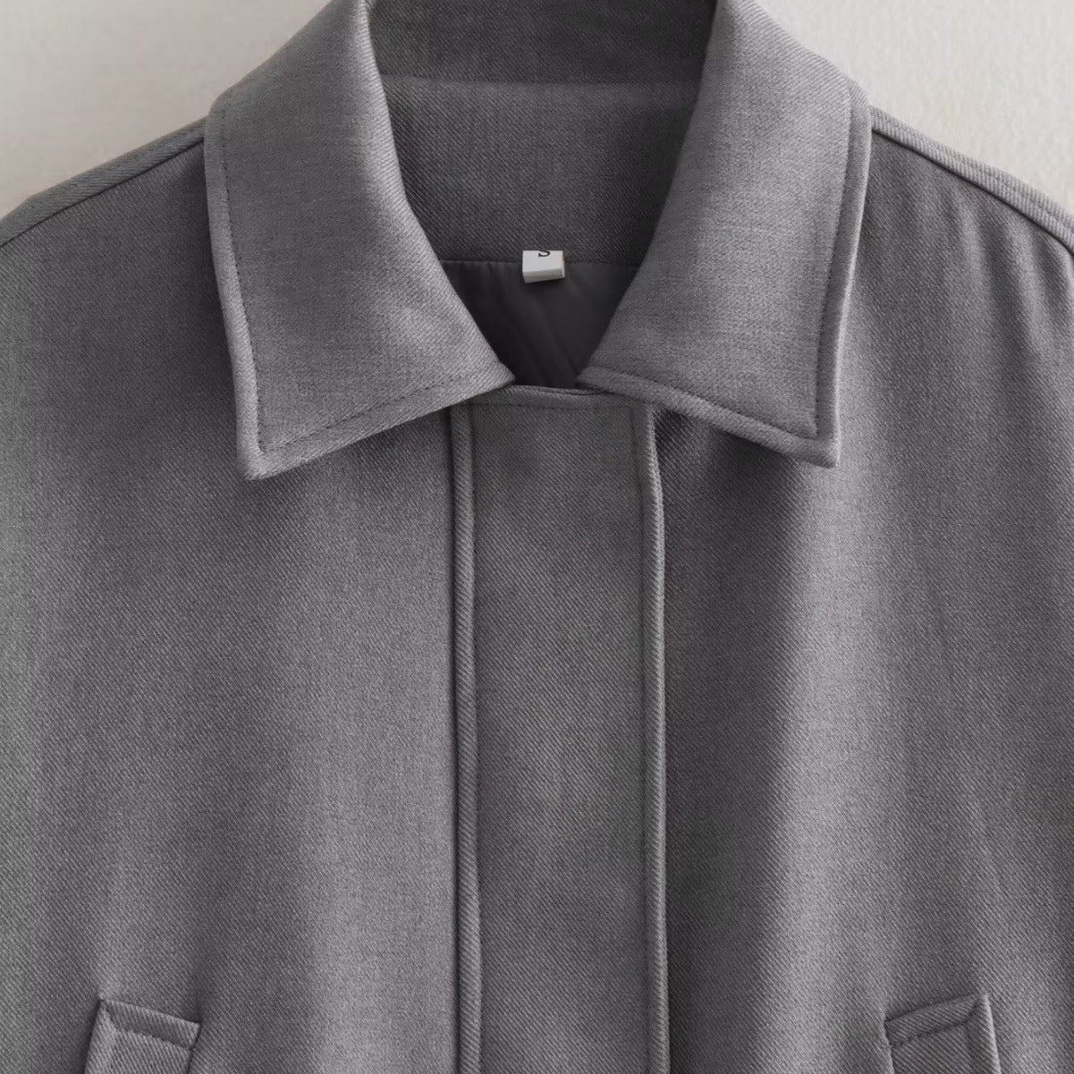 Comfortable women's oversized jacket with practical pockets Chic and Style