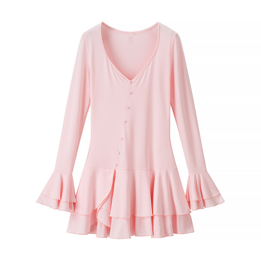 Robe chemise pour femmes avec une volumineuse bordure à volants et un élégant détail de boutons Chic und Stil