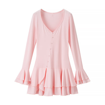 Robe chemise pour femmes avec une volumineuse bordure à volants et un élégant détail de boutons Chic und Stil
