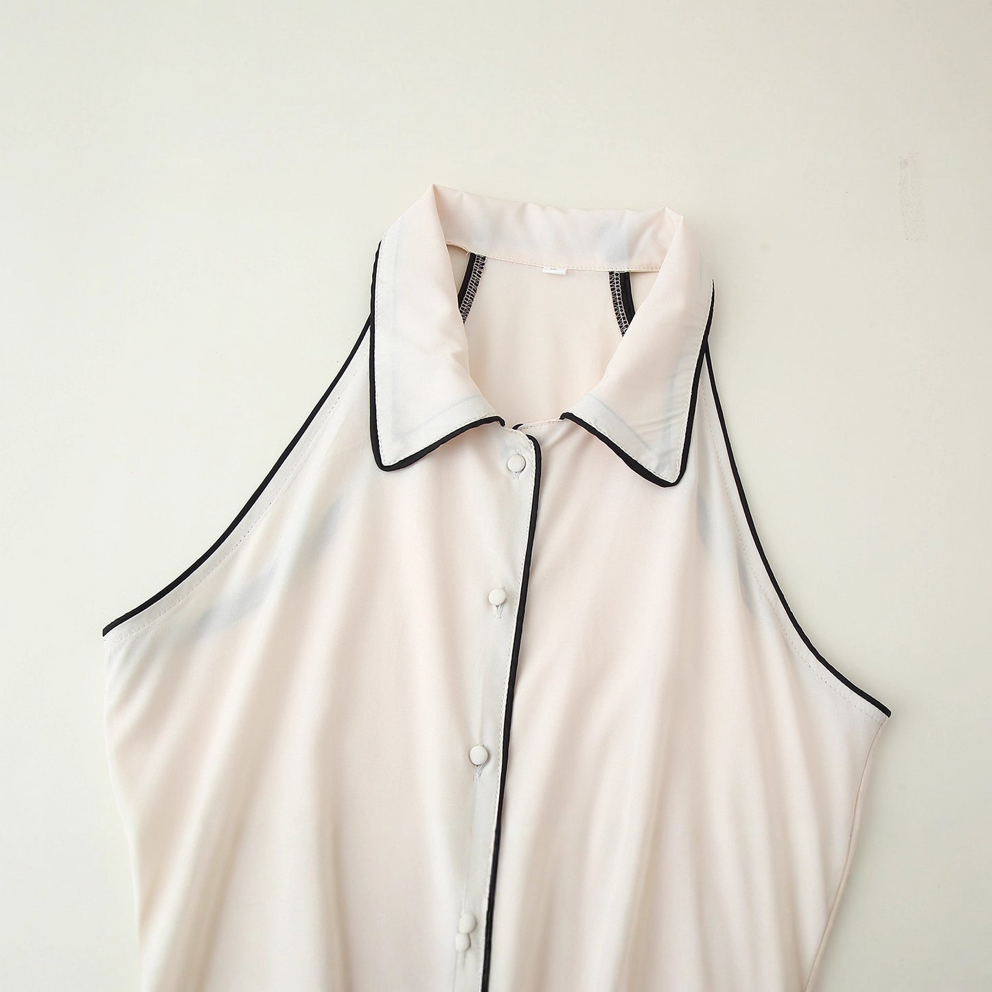 Robe maxi femme avec col élégant et joli design de boutons Chic und Stil