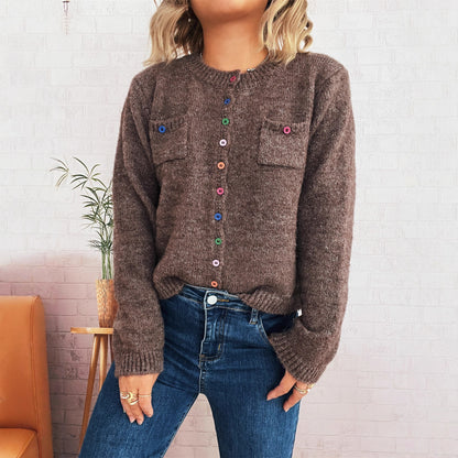 Damen Strickjacke mit bunten Knopfdetails und praktischen Taschen Chic und Stil