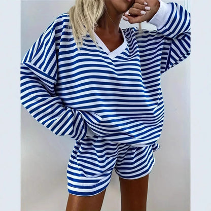 Dames Haut de sport à rayures avec shorts courts Chic und Stil