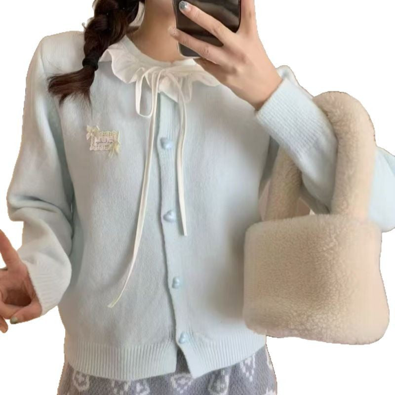 Dames cardigan ludique avec détail volant et boutons ressemblant à des perles Chic und Stil