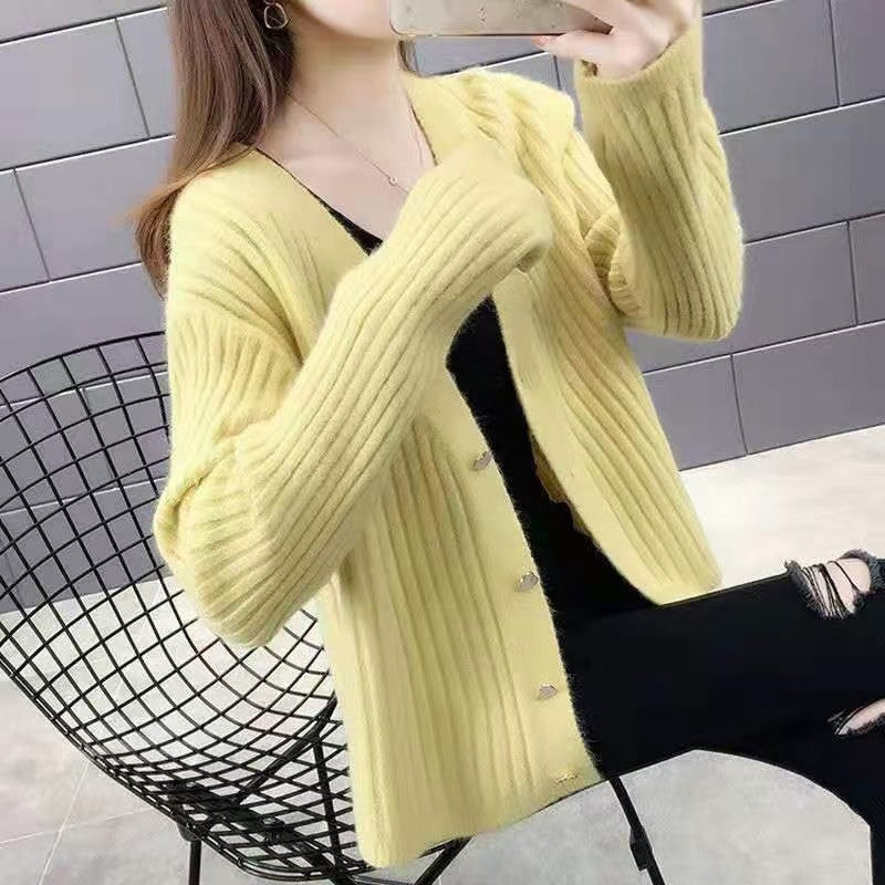 Cardigan en tricot à côtes pour femmes avec des boutons en forme de cœur Chic und Stil
