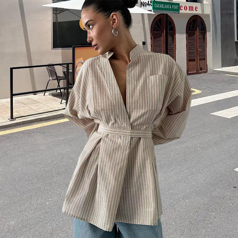 Dames blouse élégante avec coupe cintrée et ceinture Chic und Stil