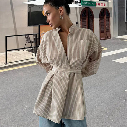 Dames blouse élégante avec coupe cintrée et ceinture Chic und Stil